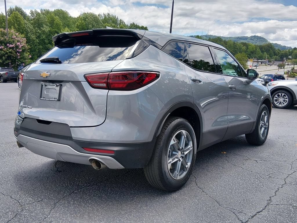 Used 2025 Chevrolet Blazer LT AWD/4WD image 4