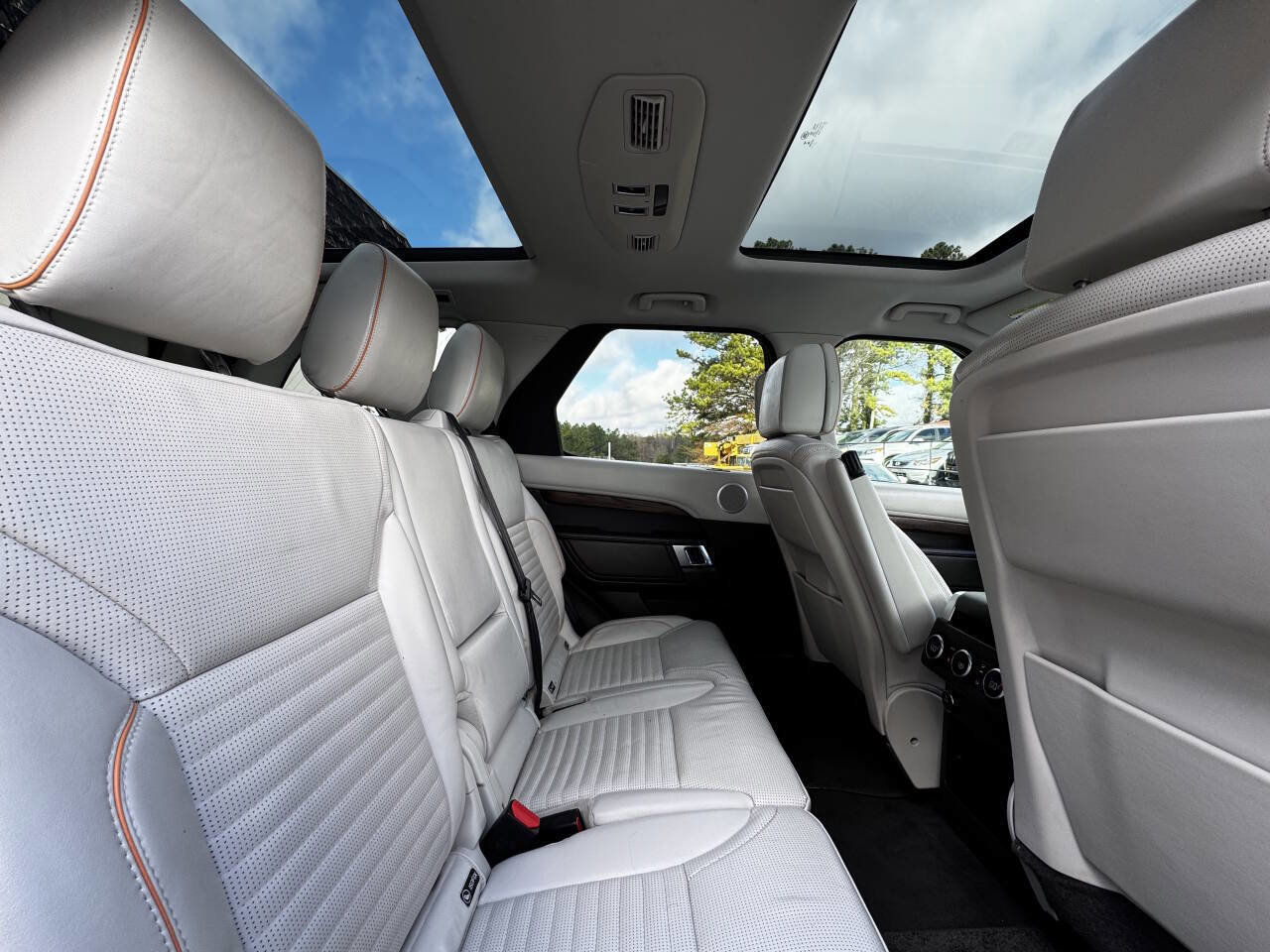 Used 2017 Land Rover Discovery HSE Luxury image 15