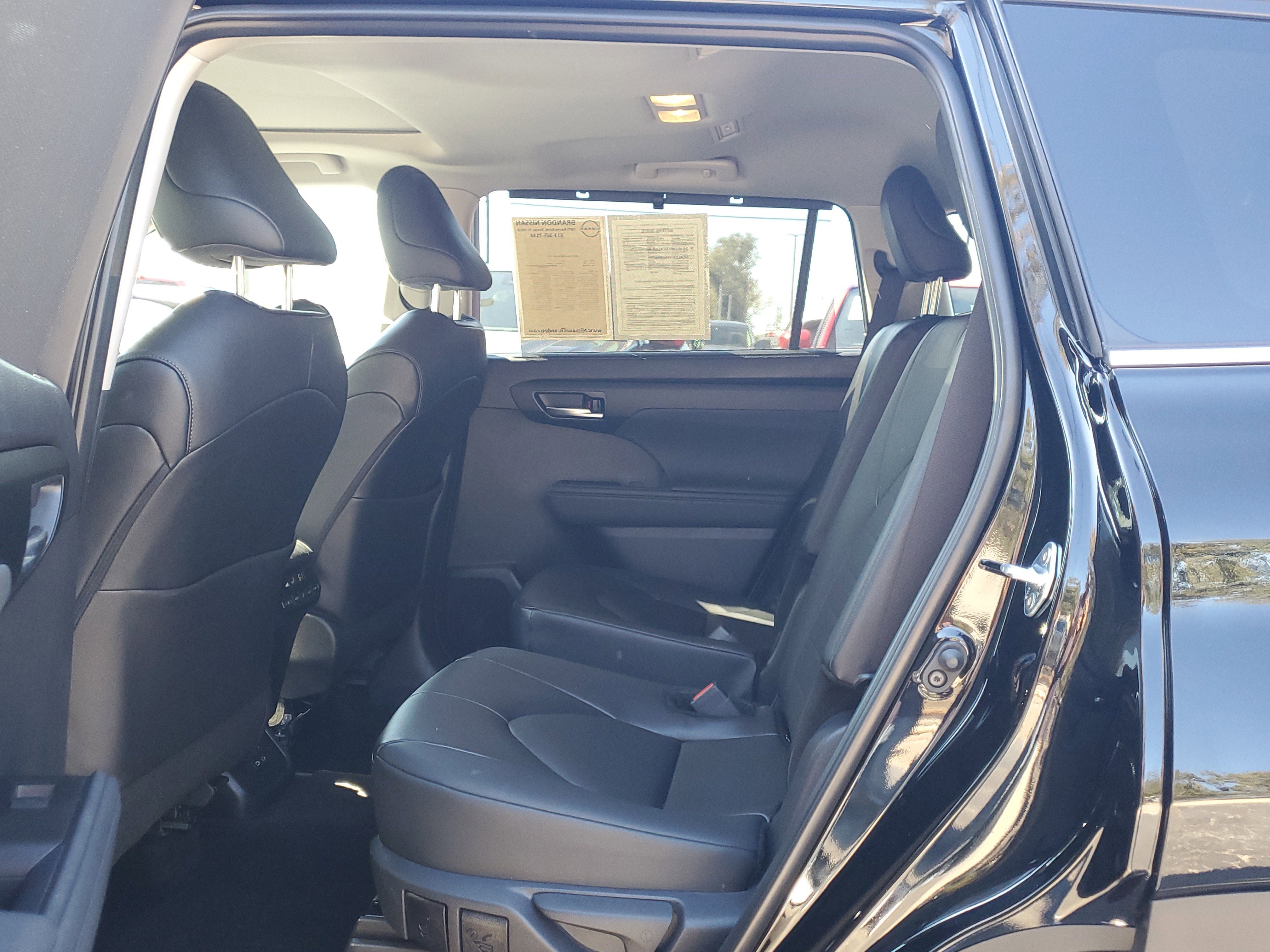 Used 2026 Toyota Highlander XLE image 13