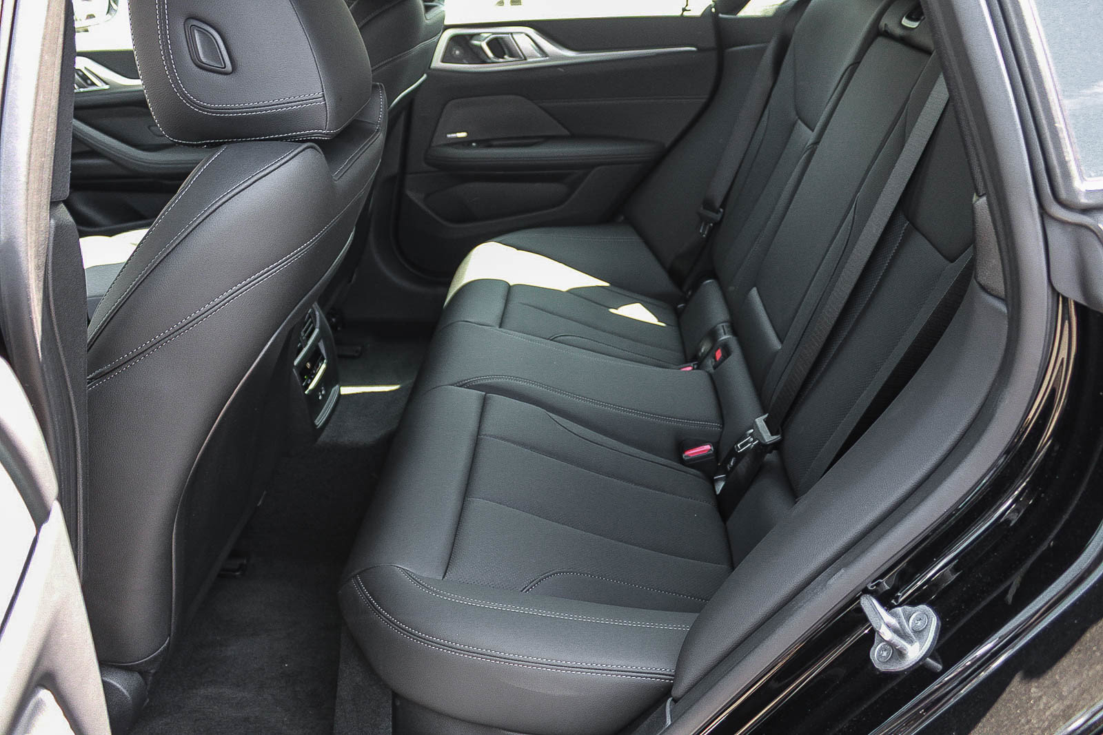 New 2026 BMW i4 xDrive40i AWD/4WD image 18