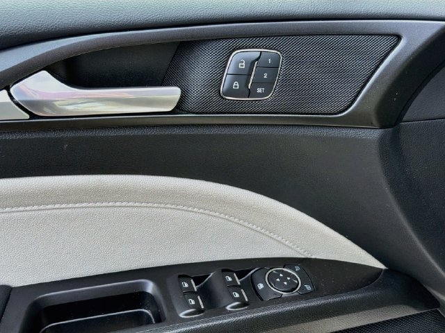 Used 2017 Ford Fusion Titanium FWD image 15