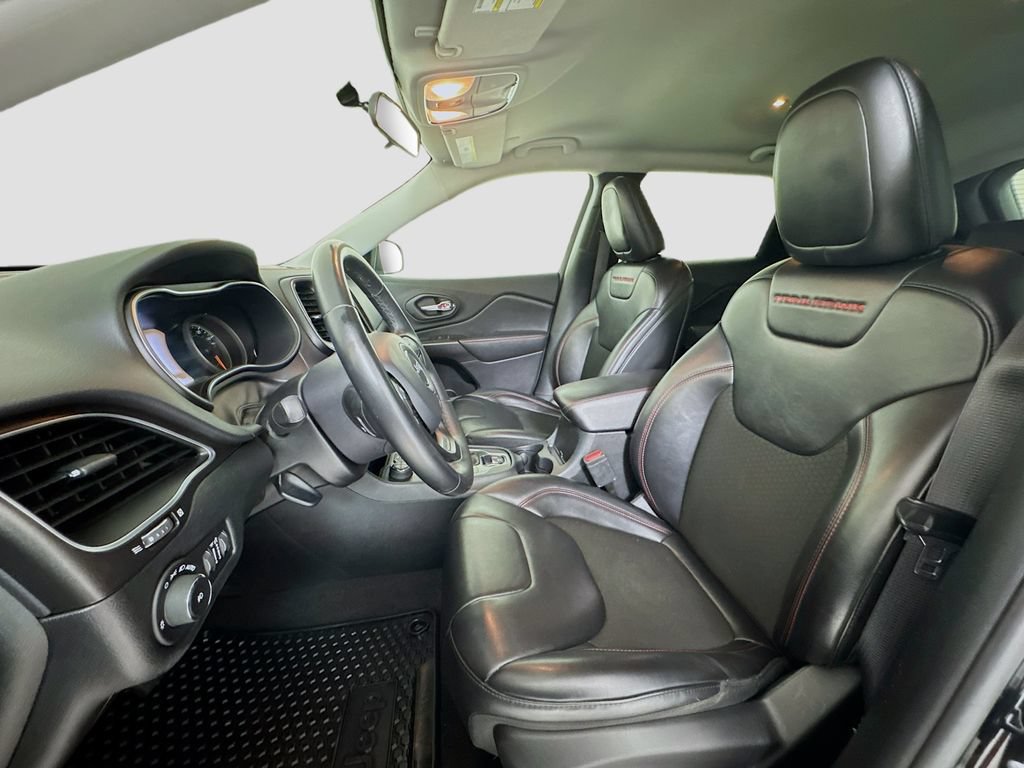 Used 2020 Jeep Cherokee Trailhawk AWD/4WD image 12