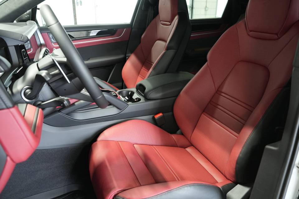 New 2026 Porsche Cayenne Turbo GT image 5