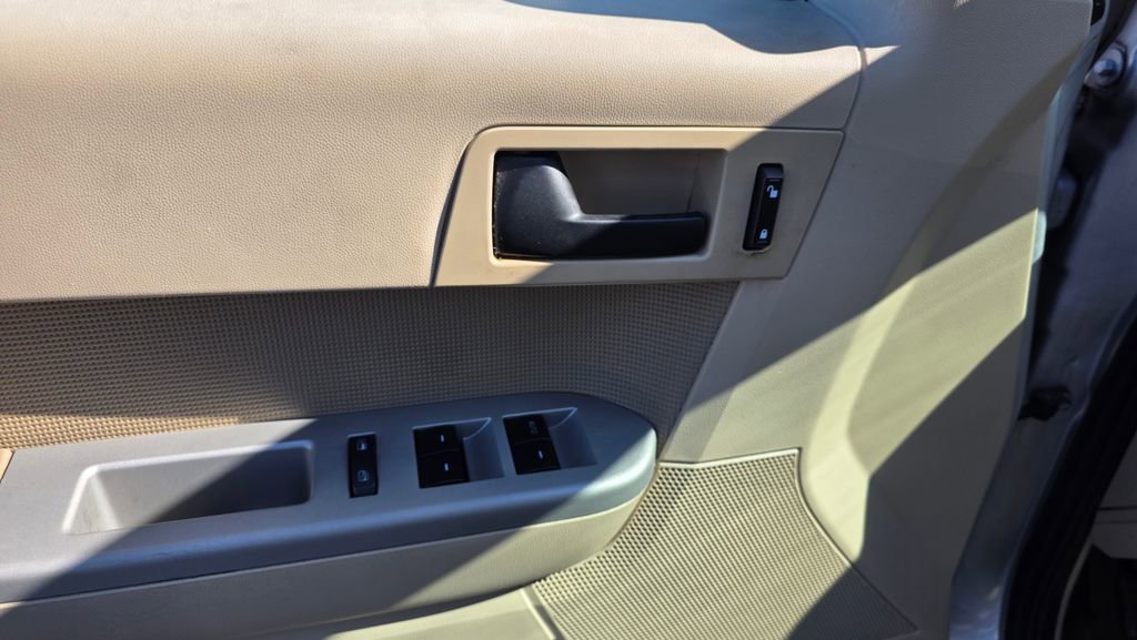 Used 2010 Ford Escape XLT image 10