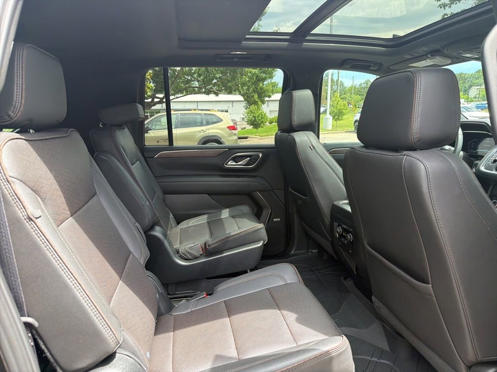 Used 2023 Chevrolet Suburban High Country AWD/4WD image 25