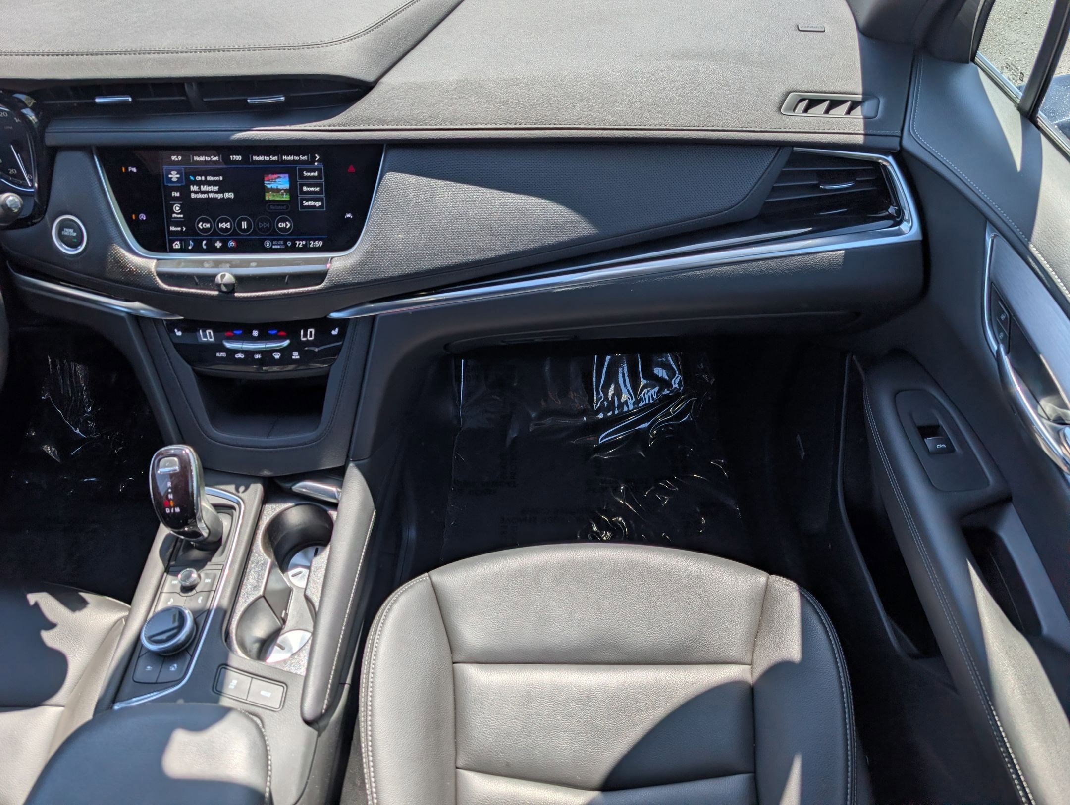 Used 2024 Cadillac XT6 Luxury w/ LPO, Floor Liner Package AWD/4WD image 30