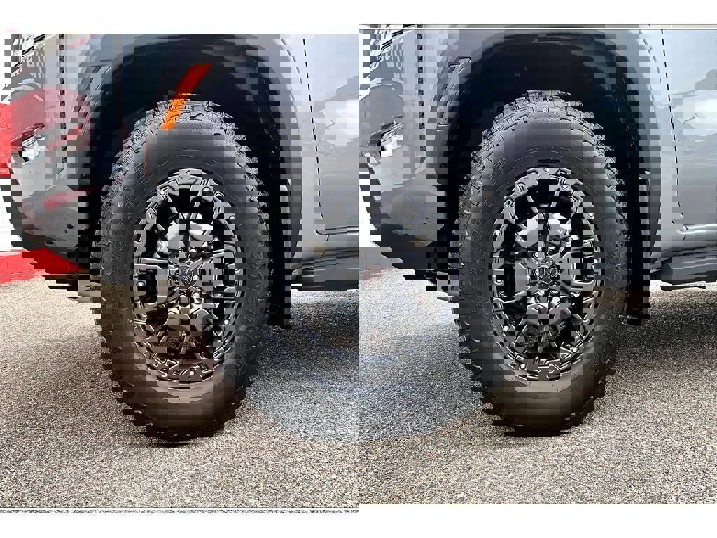 Used 2024 Nissan Frontier PRO-4X w/ Pro Premium Package AWD/4WD image 9