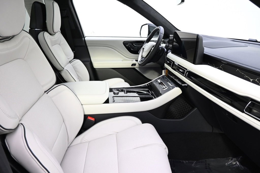 New 2026 Lincoln Aviator Black Label image 16