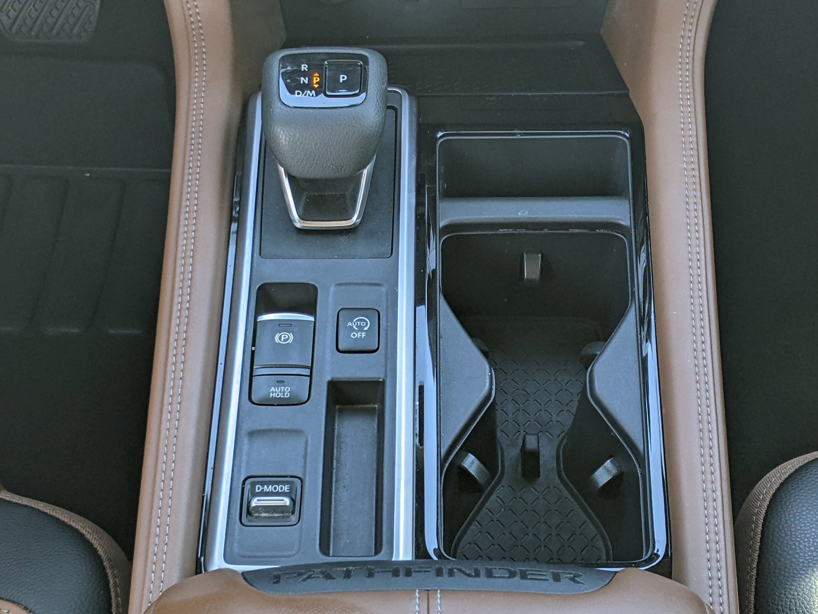 Used 2024 Nissan Pathfinder Platinum w/ Cargo Package image 17