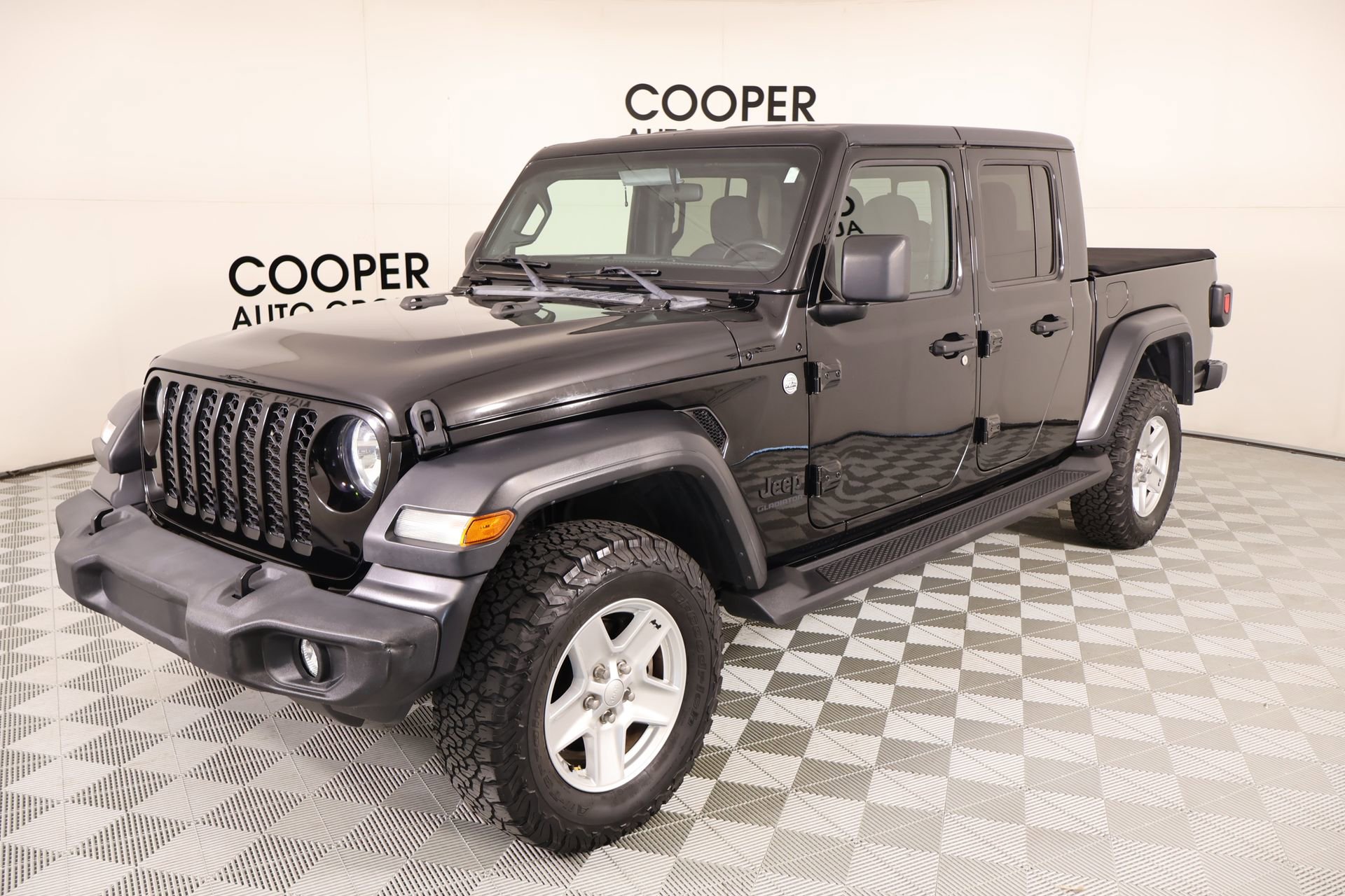 Used 2020 Jeep Gladiator Sport w/ Quick Order Package 24S AWD/4WD image 10