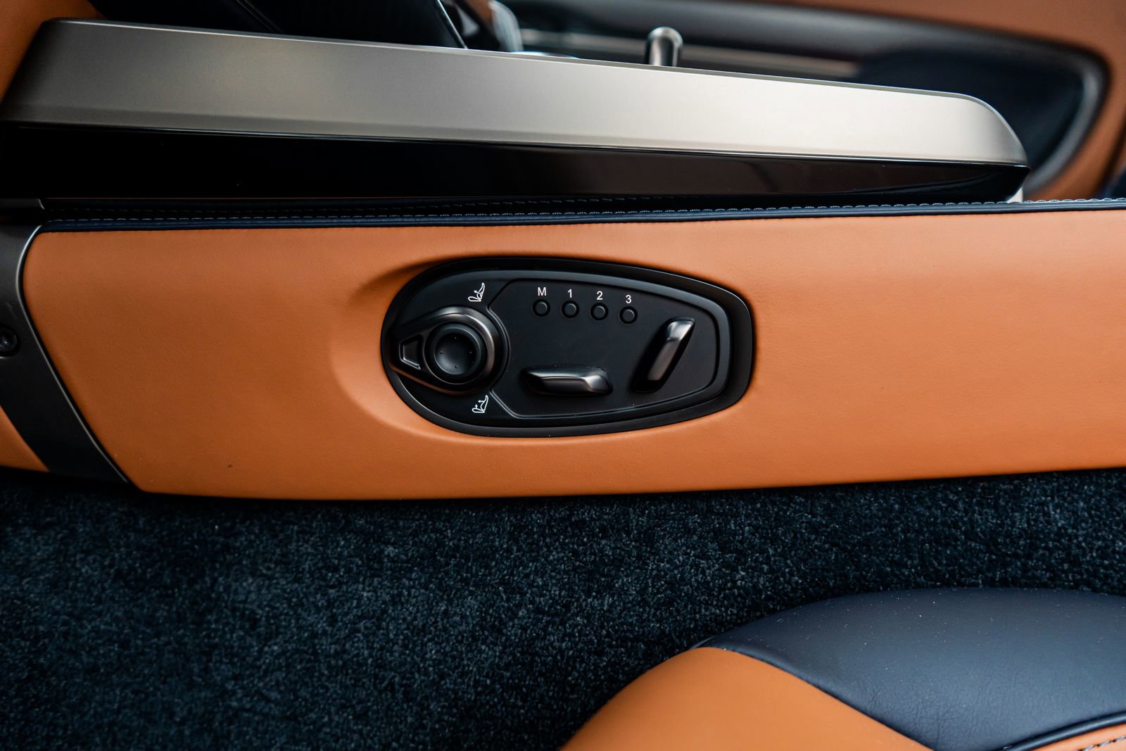 Used 2025 Aston Martin Vanquish image 27