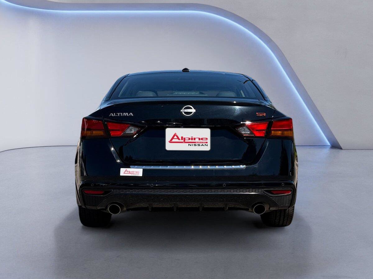 Used 2023 Nissan Altima 2.5 SR w/ SR Premium Package FWD image 4