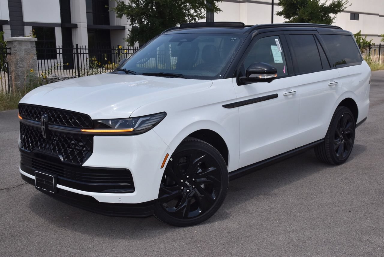 New 2027 Lincoln Navigator Black Label AWD/4WD image 12