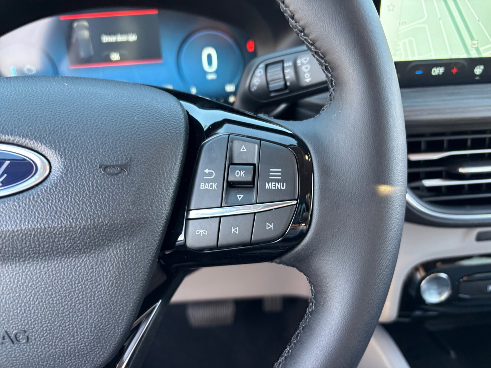 New 2026 Ford Escape SE w/ PHEV Premium Package FWD image 33