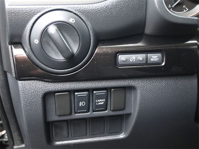 Used 2018 Nissan Titan SV image 21