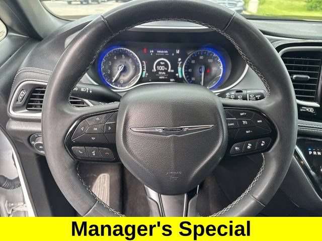 Used 2023 Chrysler Pacifica Touring FWD image 16