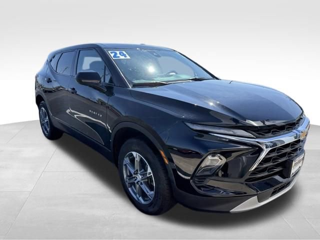 Used 2024 Chevrolet Blazer LT image 3