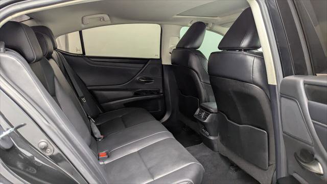 Used 2023 Lexus ES 300h w/ Premium Package image 18