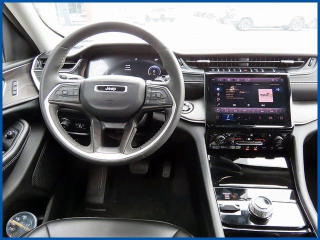 Used 2023 Jeep Grand Cherokee Limited image 12