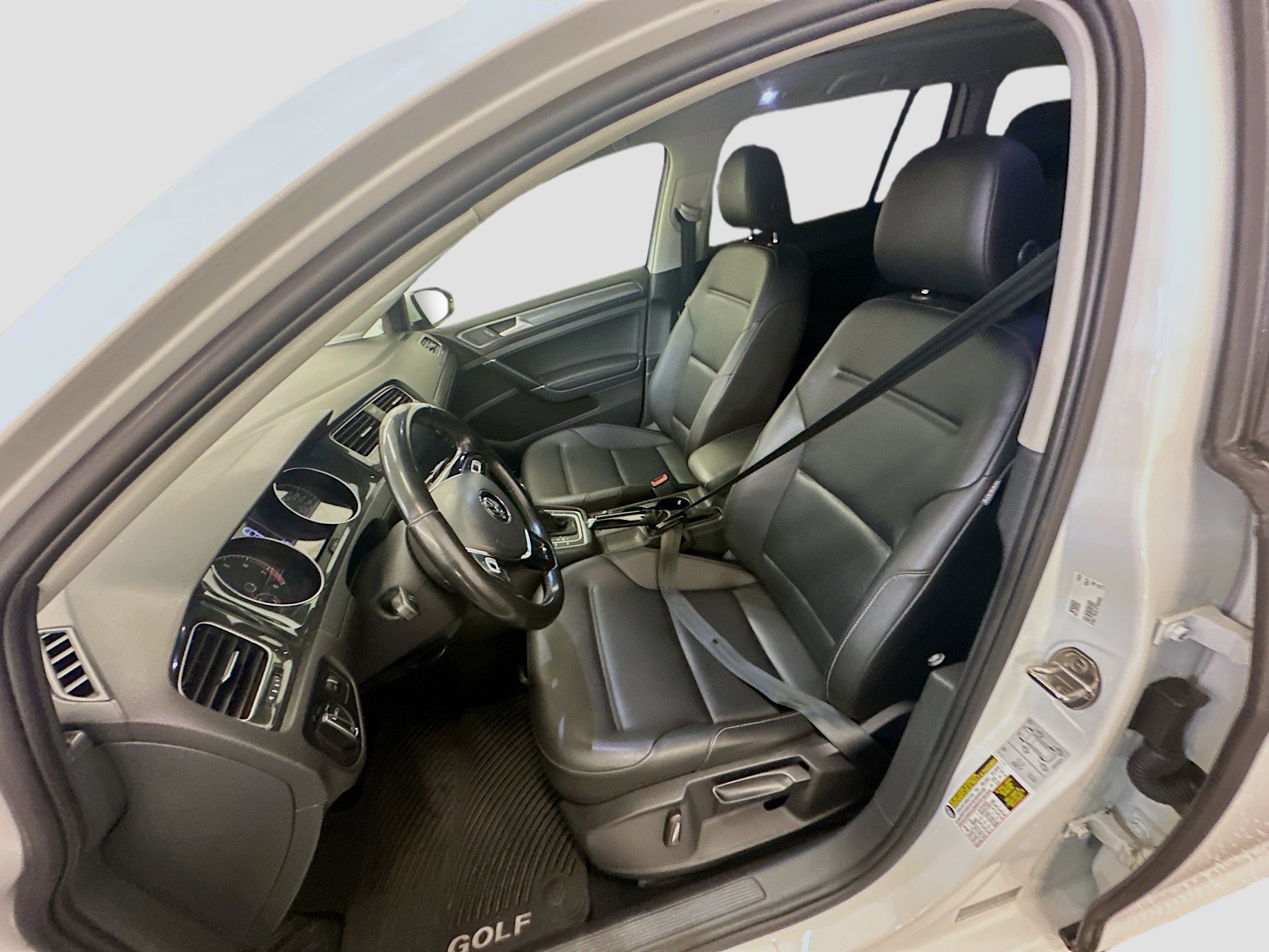 Used 2018 Volkswagen Golf SE FWD image 13