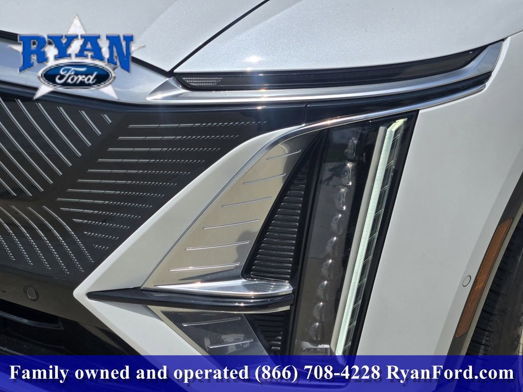 Used 2024 Cadillac Lyriq Luxury image 6