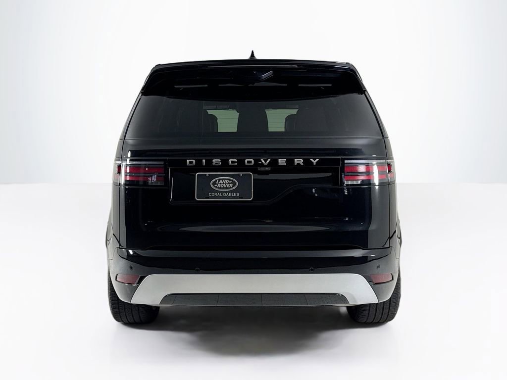 Used 2024 Land Rover Discovery Metropolitan Edition image 4