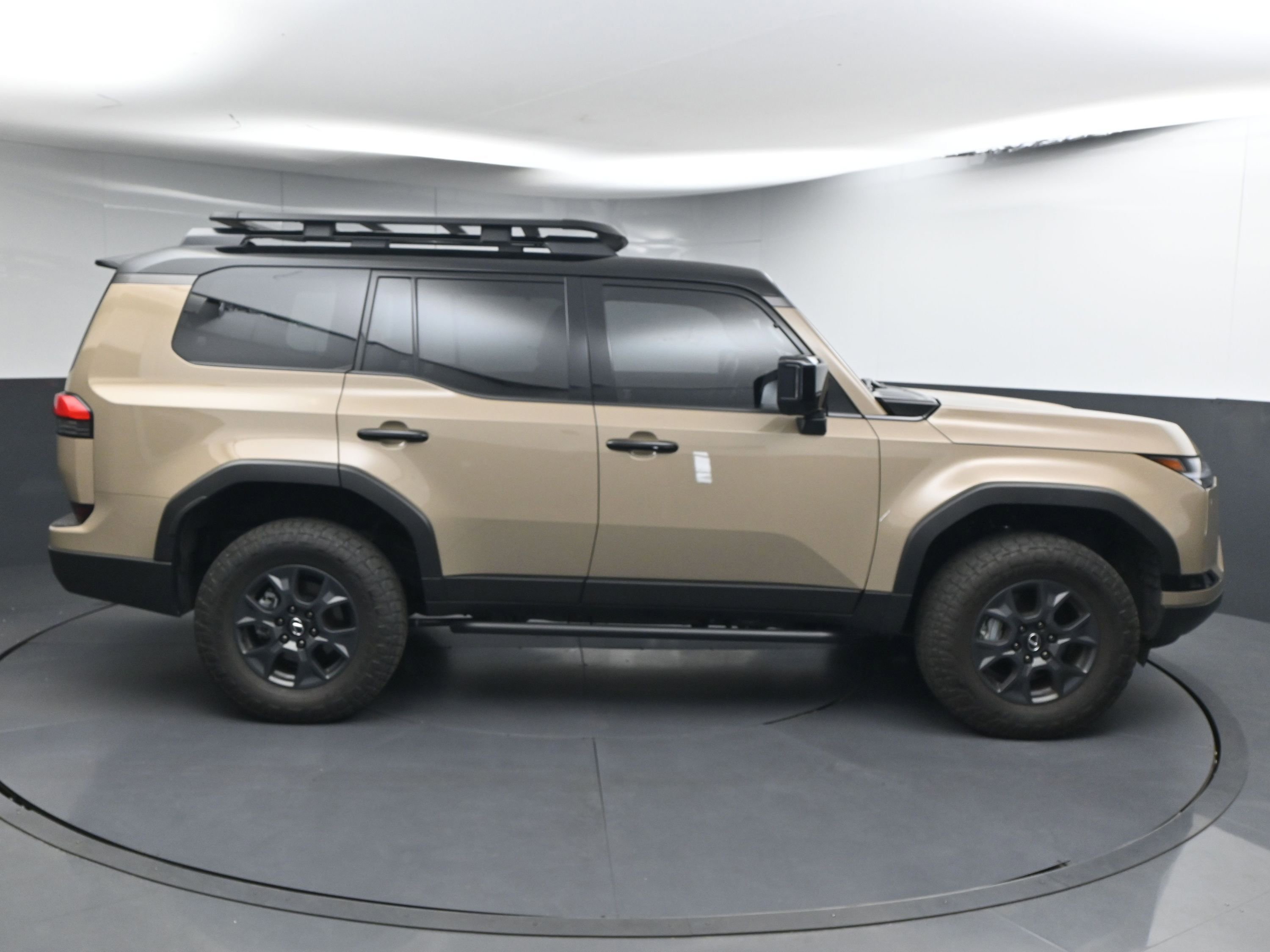 Used 2025 Lexus GX 550 w/ Accessory Package (32) AWD/4WD image 9