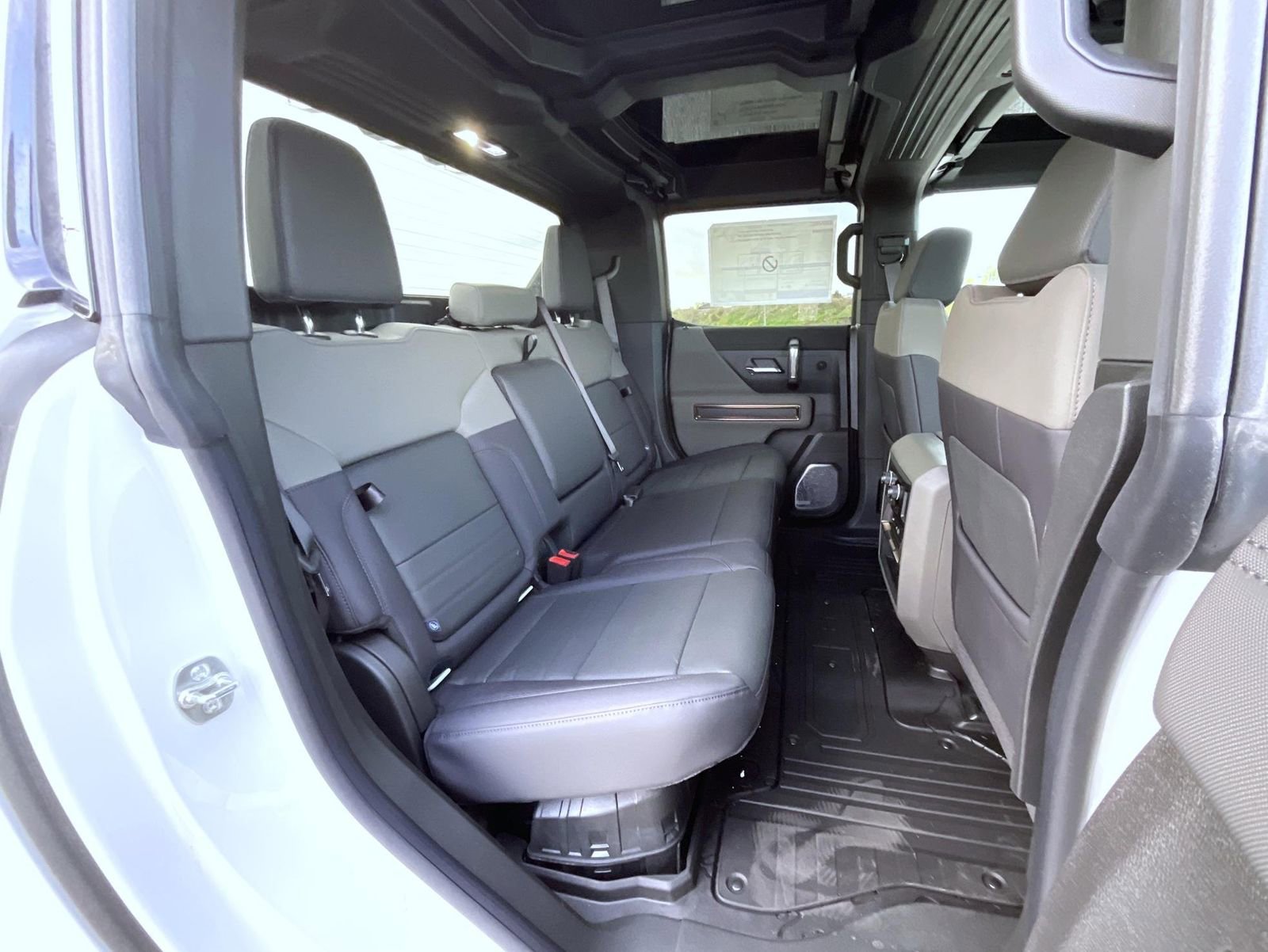 New 2025 GMC Hummer EV 2X w/ LPO, Dark Essentials Package AWD/4WD image 18