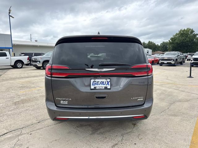 Used 2022 Chrysler Pacifica Limited AWD/4WD image 13