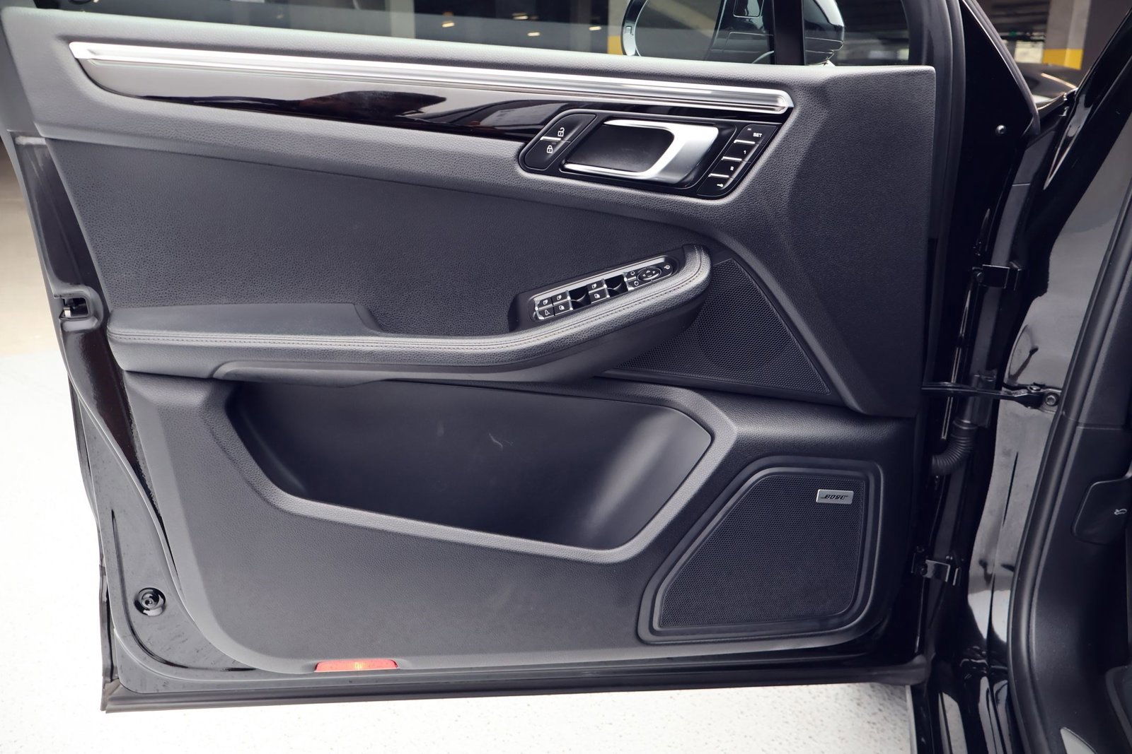 Certified 2022 Porsche Macan S image 13