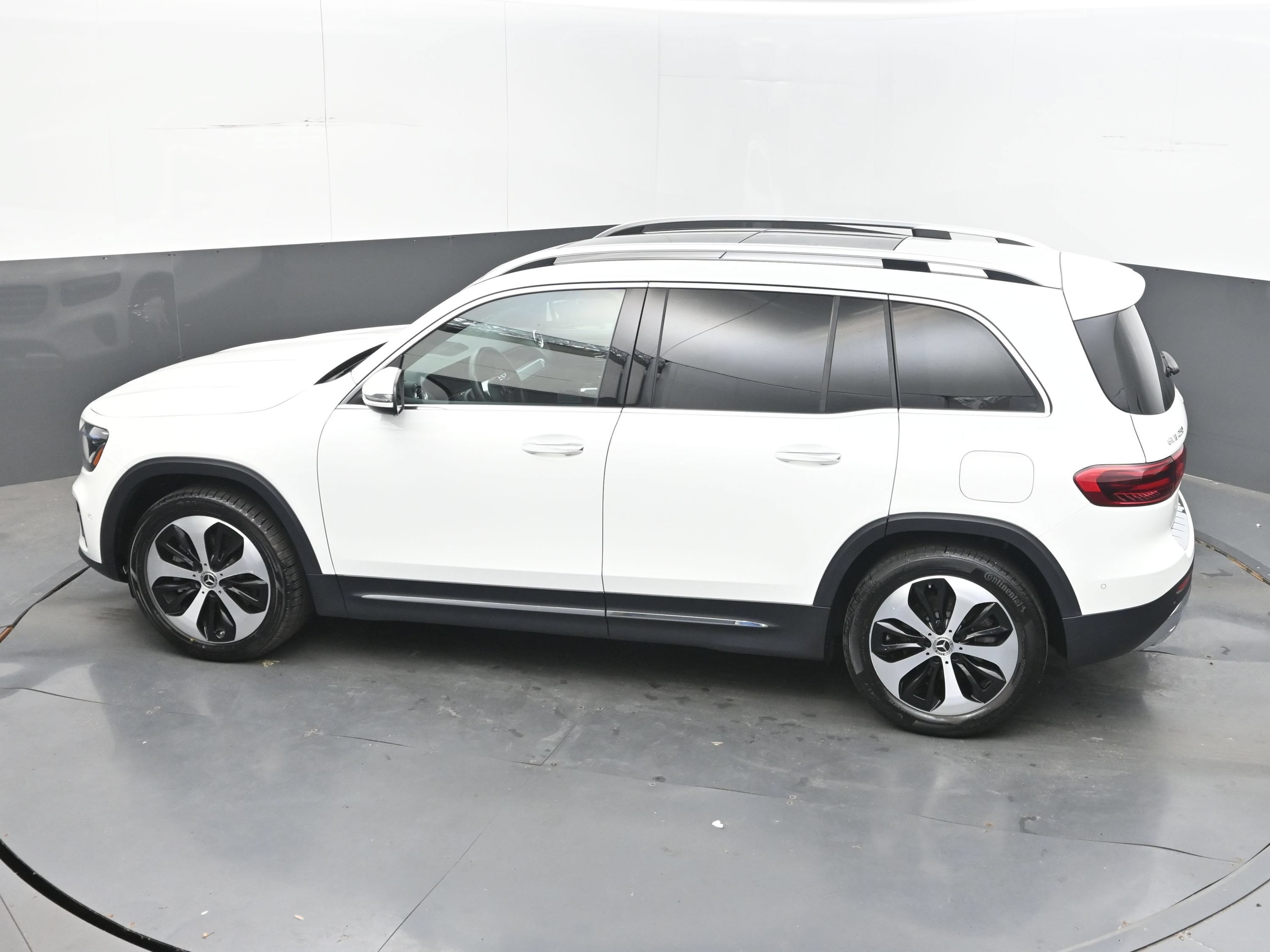 Used 2025 Mercedes-Benz GLB 250 4MATIC image 34