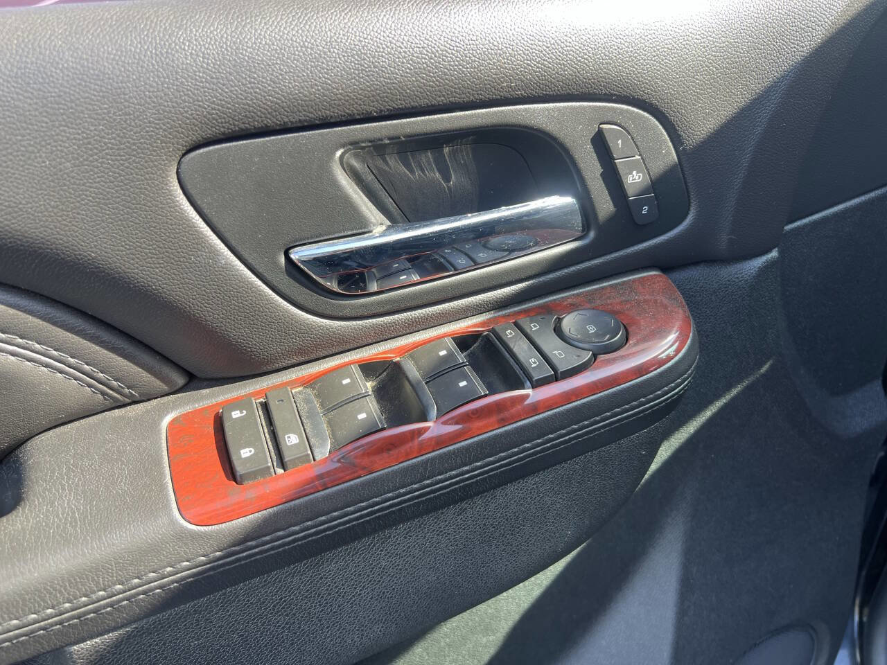 Used 2010 Cadillac Escalade Premium image 20