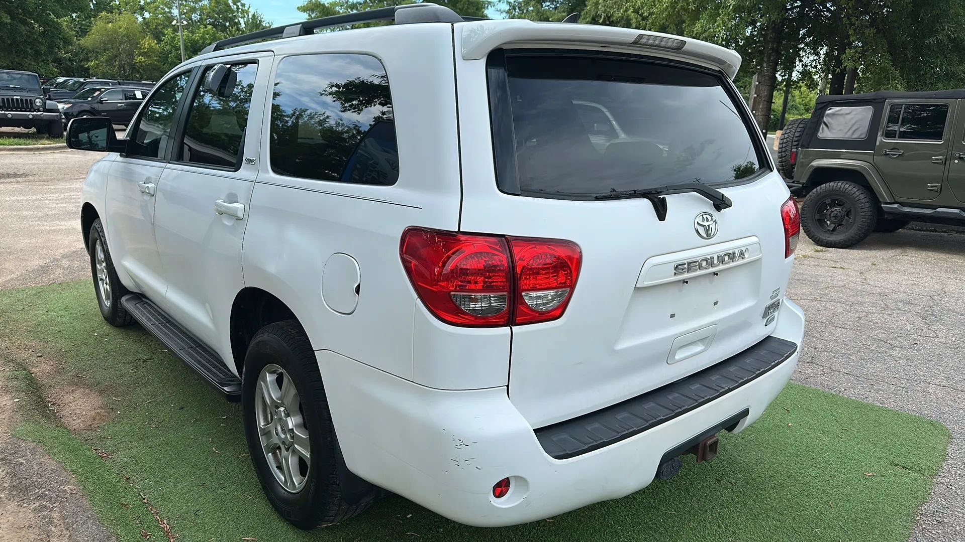 Used 2011 Toyota Sequoia SR5 AWD/4WD image 5