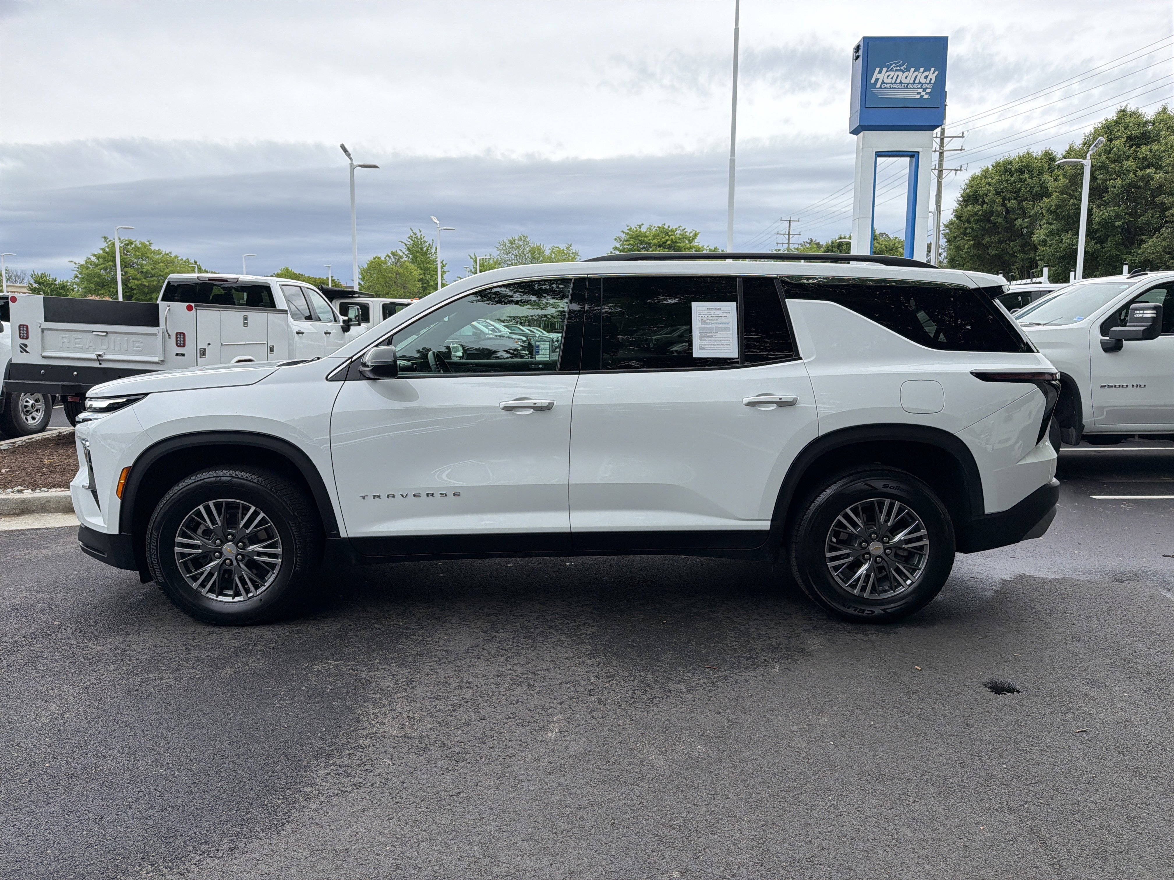 Used 2025 Chevrolet Traverse LT AWD/4WD image 7