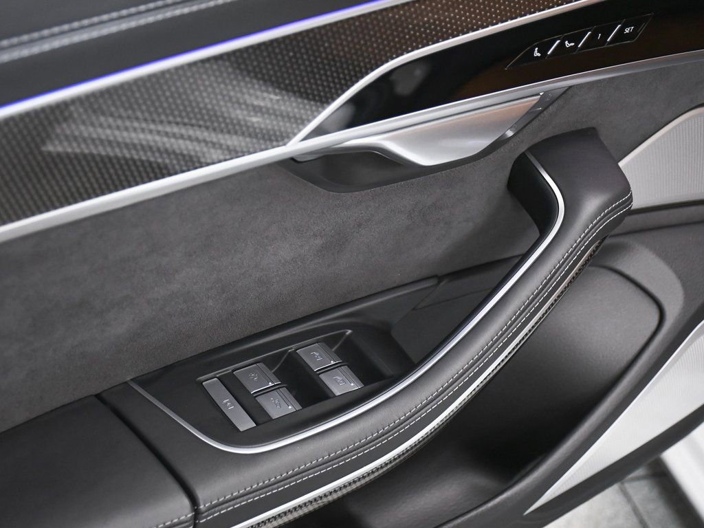 Used 2022 Audi S8 w/ S8 Comfort Plus Package AWD/4WD image 16
