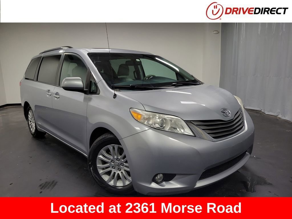 Used 2014 Toyota Sienna XLE image 1