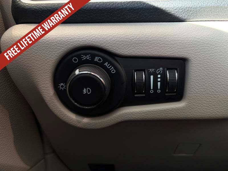 Used 2024 Chrysler Pacifica Limited FWD image 37