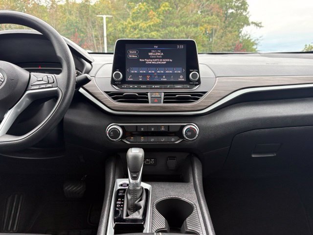 Used 2025 Nissan Altima 2.5 SV FWD image 17