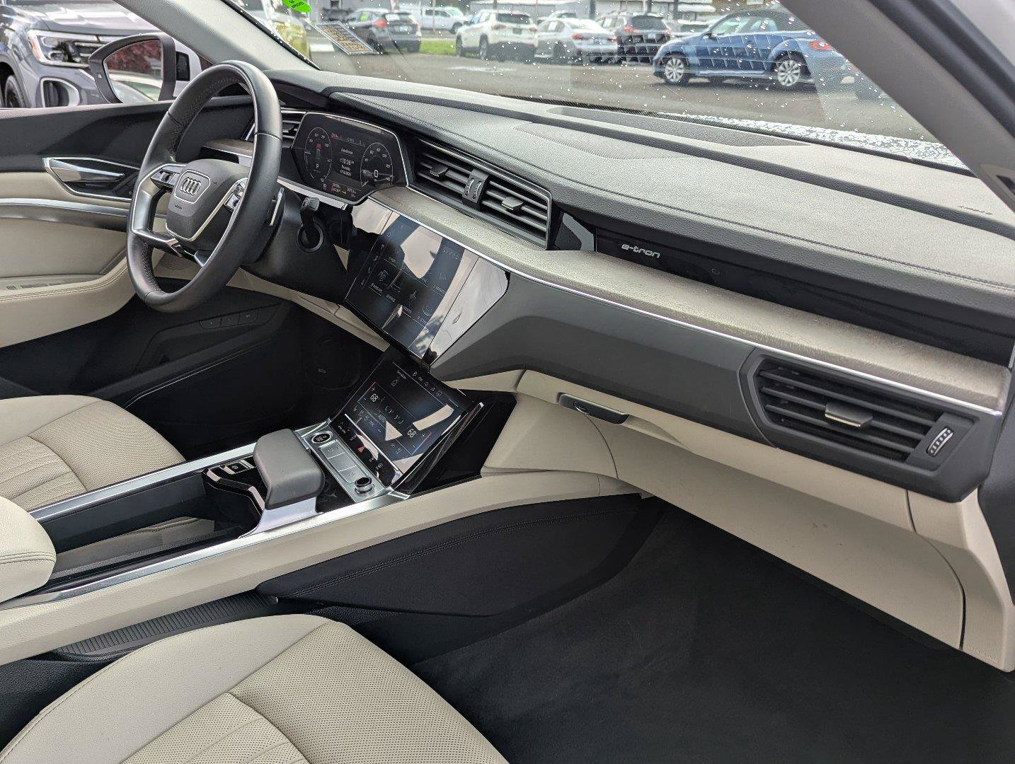 Used 2024 Audi Q8 e-tron Premium Plus w/ Premium Plus Package AWD/4WD image 40