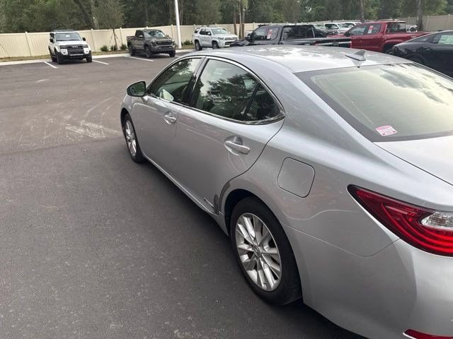 Used 2013 Lexus ES 300h w/ Luxury Pkg FWD image 9