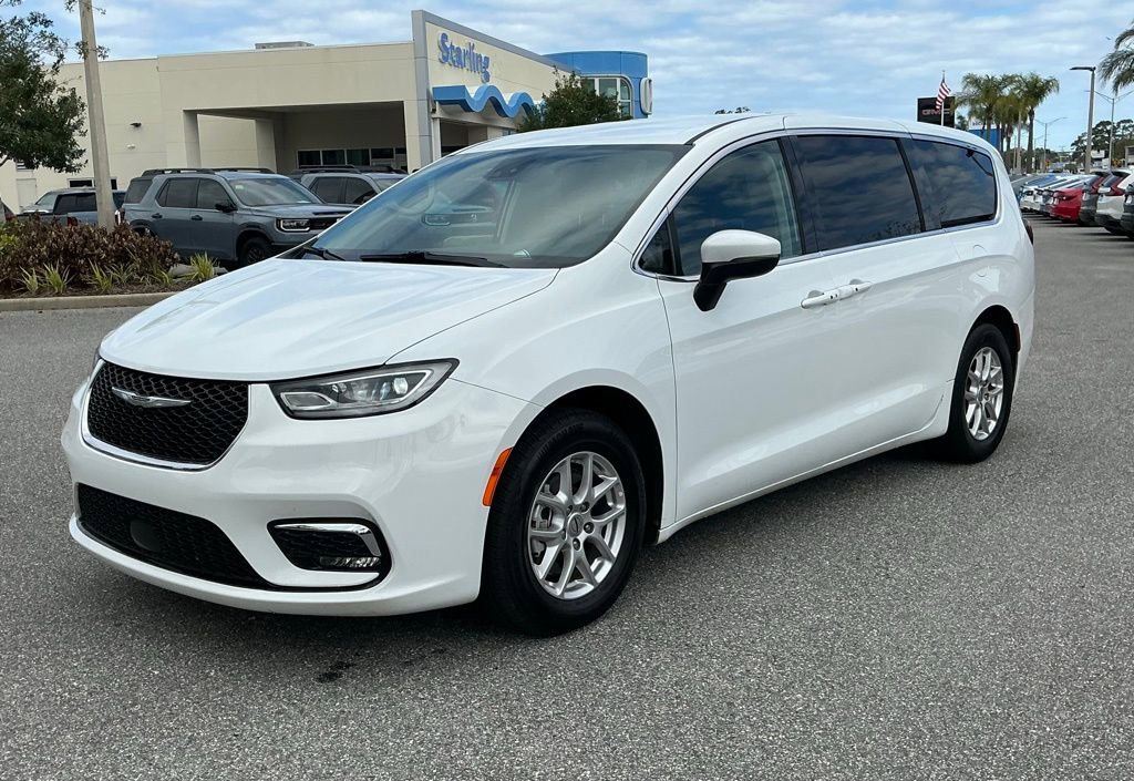 Used 2023 Chrysler Pacifica Touring-L