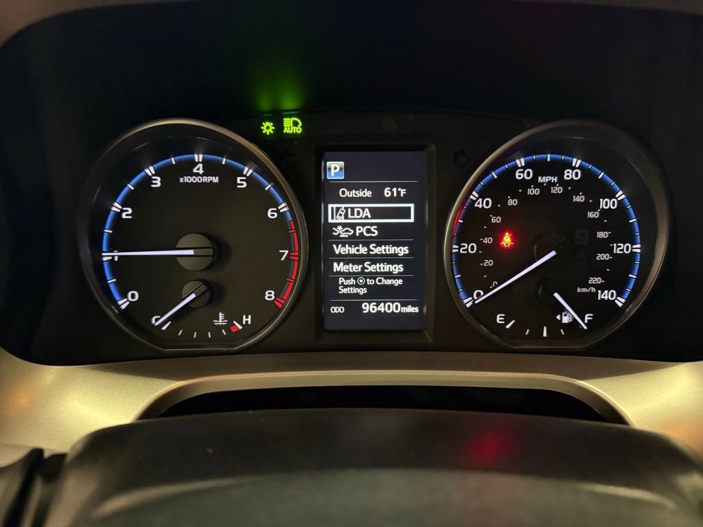 Used 2018 Toyota RAV4 LE image 22