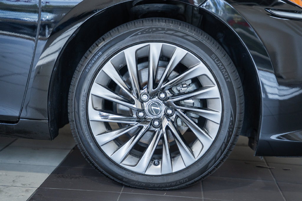Used 2024 Lexus ES 350 w/ Accessory Package (Z2) FWD image 15
