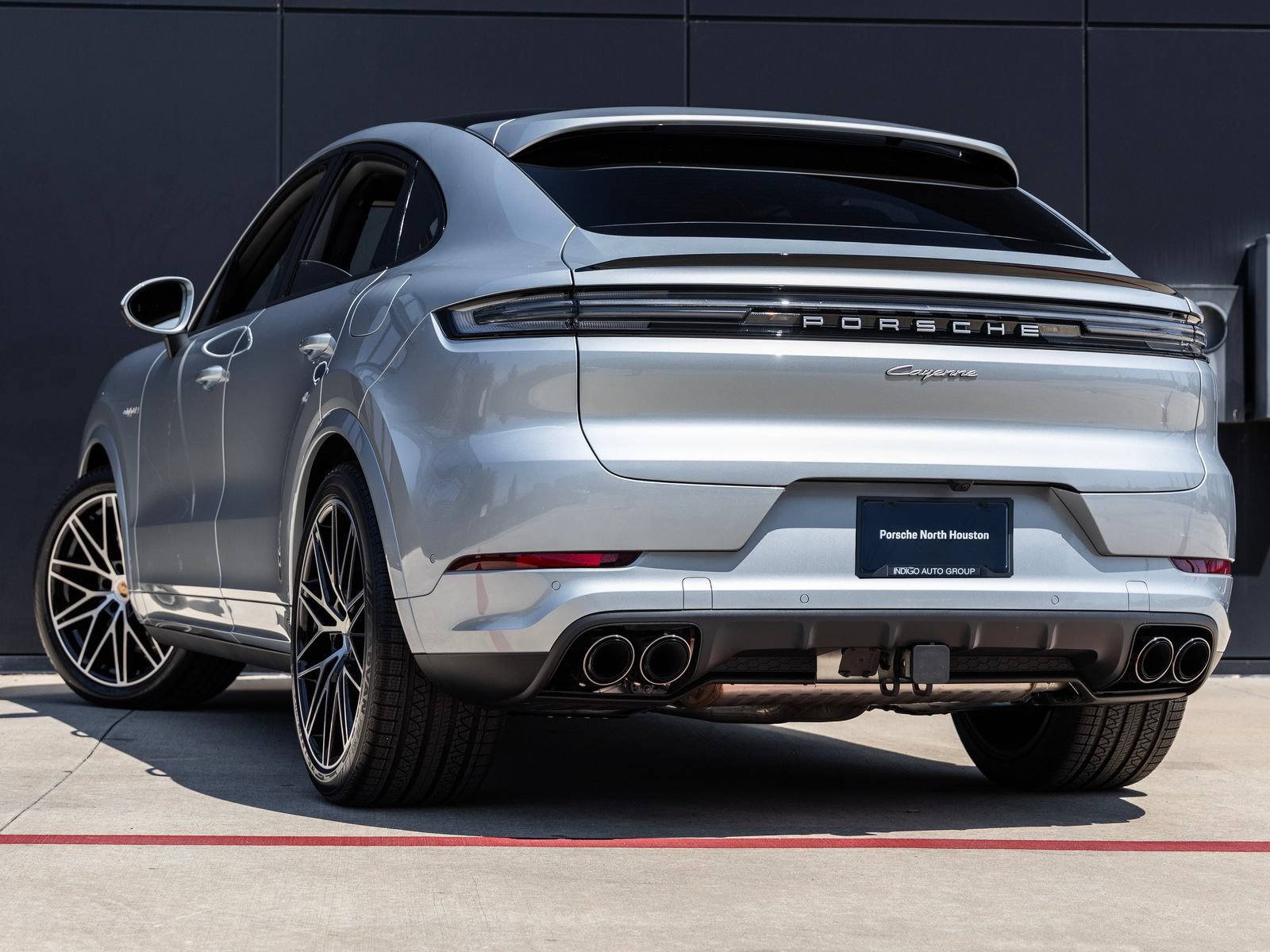 Certified 2026 Porsche Cayenne E-Hybrid Coupe AWD/4WD image 3