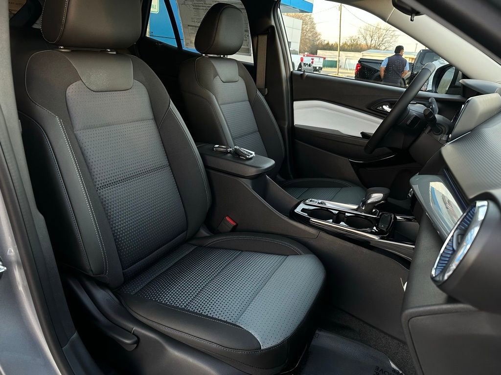 New 2026 Chevrolet Trax LT w/ Driver Confidence Package image 17