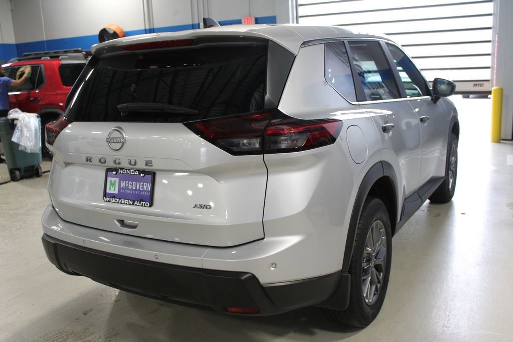 Used 2025 Nissan Rogue S AWD/4WD image 38