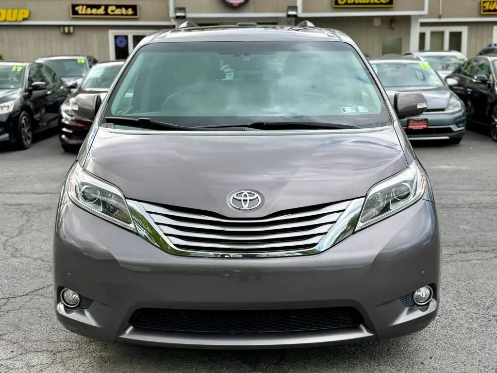 Used 2015 Toyota Sienna Limited Premium FWD image 3