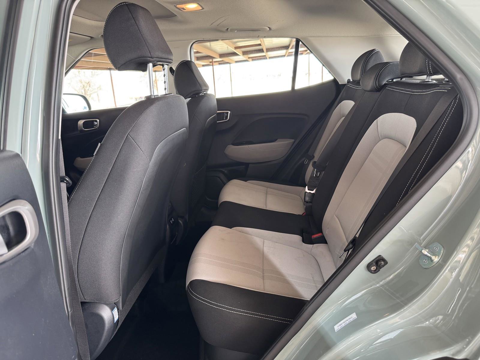 Used 2025 Hyundai Venue SEL image 27