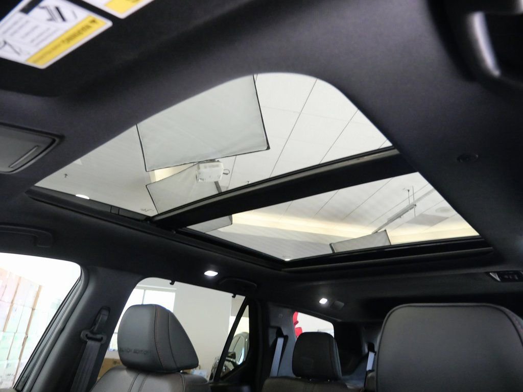 Used 2025 Honda Pilot Black Edition image 25