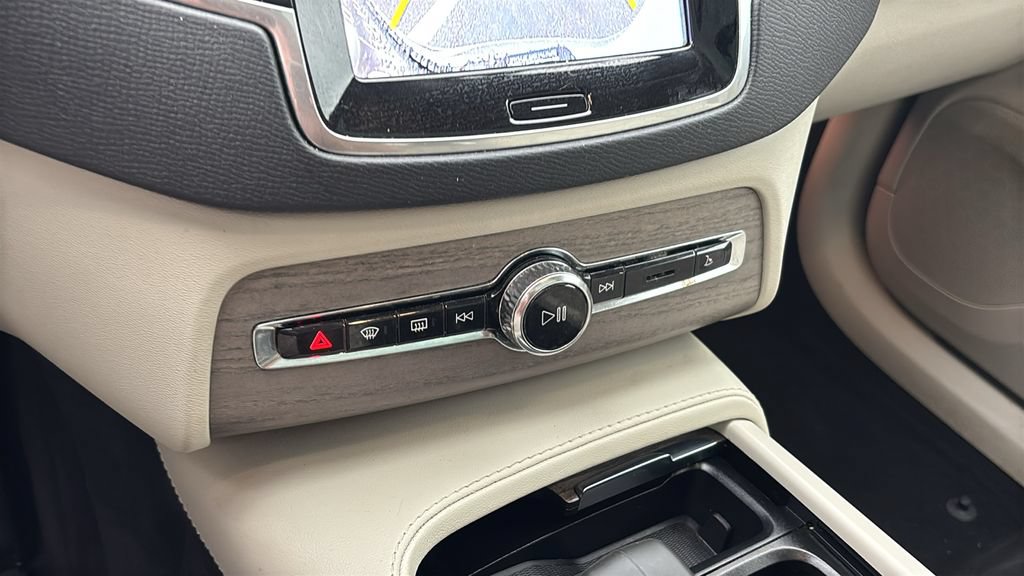Certified 2024 Volvo XC90 B6 Plus AWD/4WD image 22